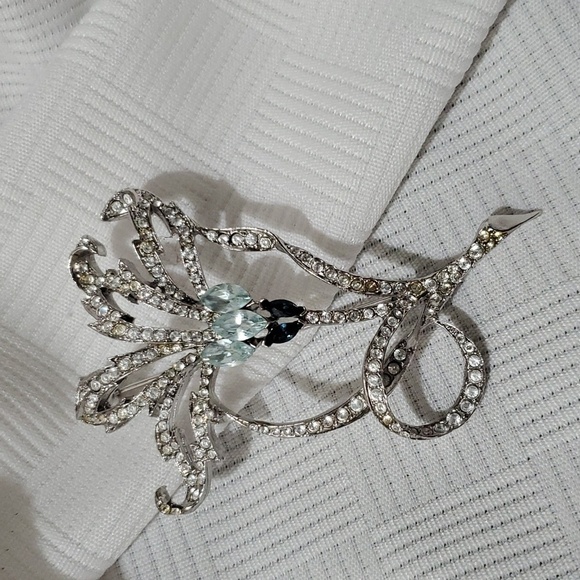 Lee Angel Jewelry - LEE ANGEL Big EXOTIC FLOWER Silver Tone Rhinestone Brooch Pin